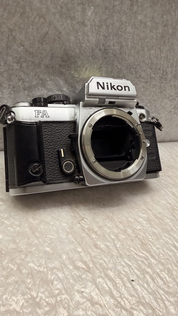 Nikon Fotocamera: Klassische Nikon FA Spiegelreflexkamera! – Difettoso da Rotkreuz venduto da perlengott