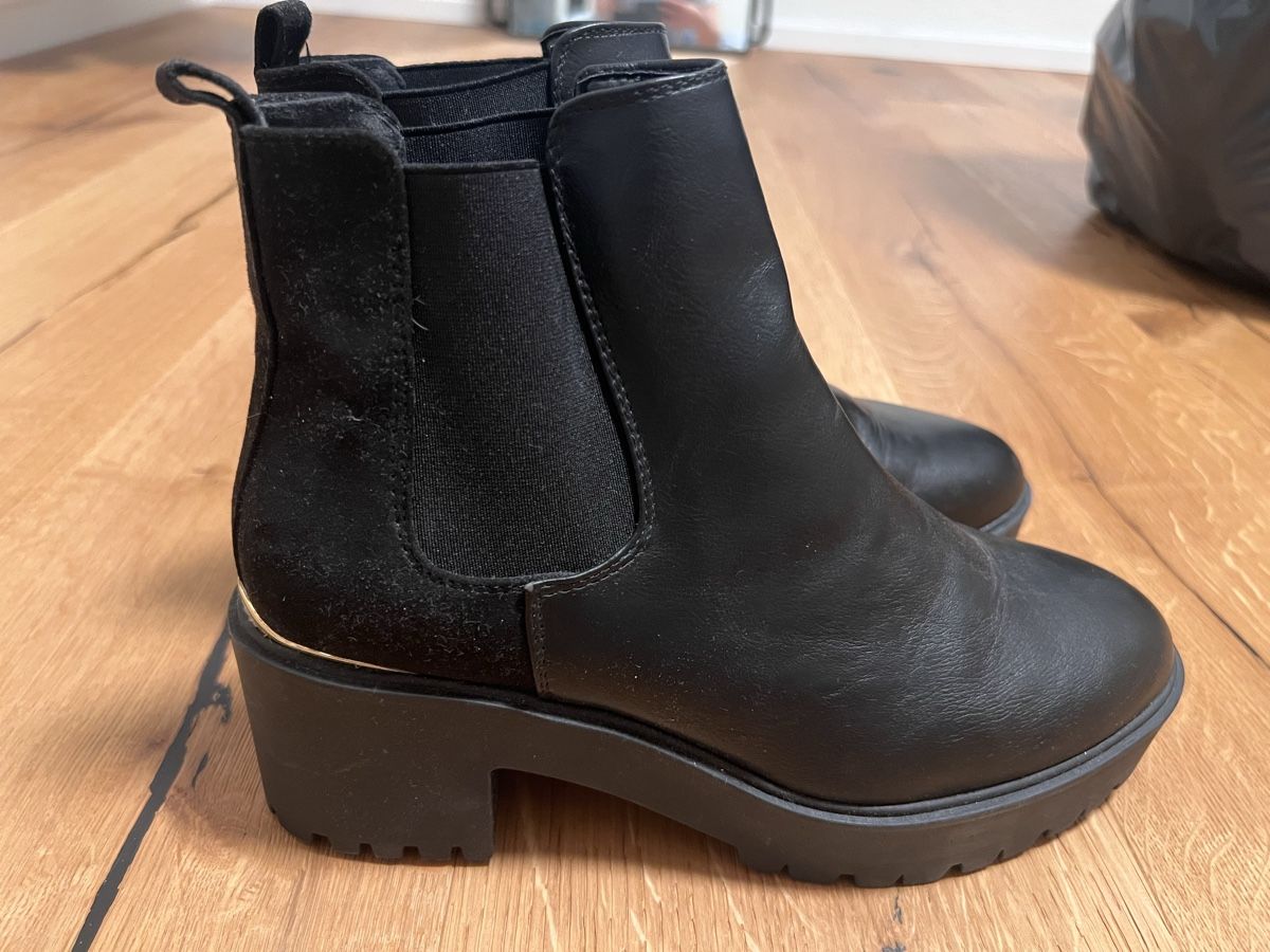 New Look Scarpe da donna: Schwarze Boots – Usato da Birrhard venduto da xvsaravx.
