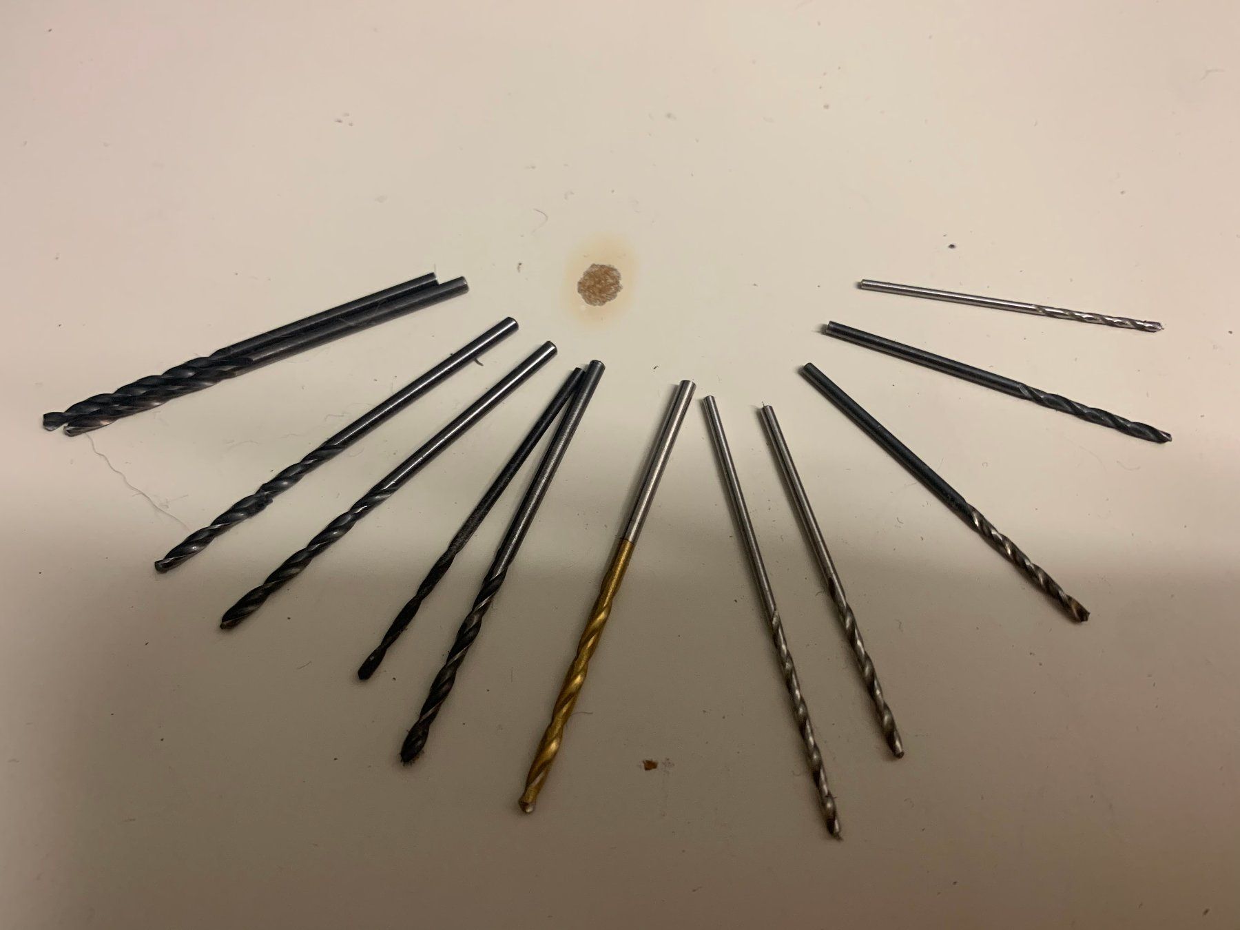 Alle Werkzeuge: 12 kleine Mikrospiralbohrer – Gebraucht aus St. Gallen von Miousch