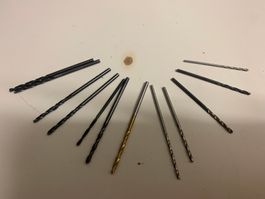 12 kleine Mikrospiralbohrer