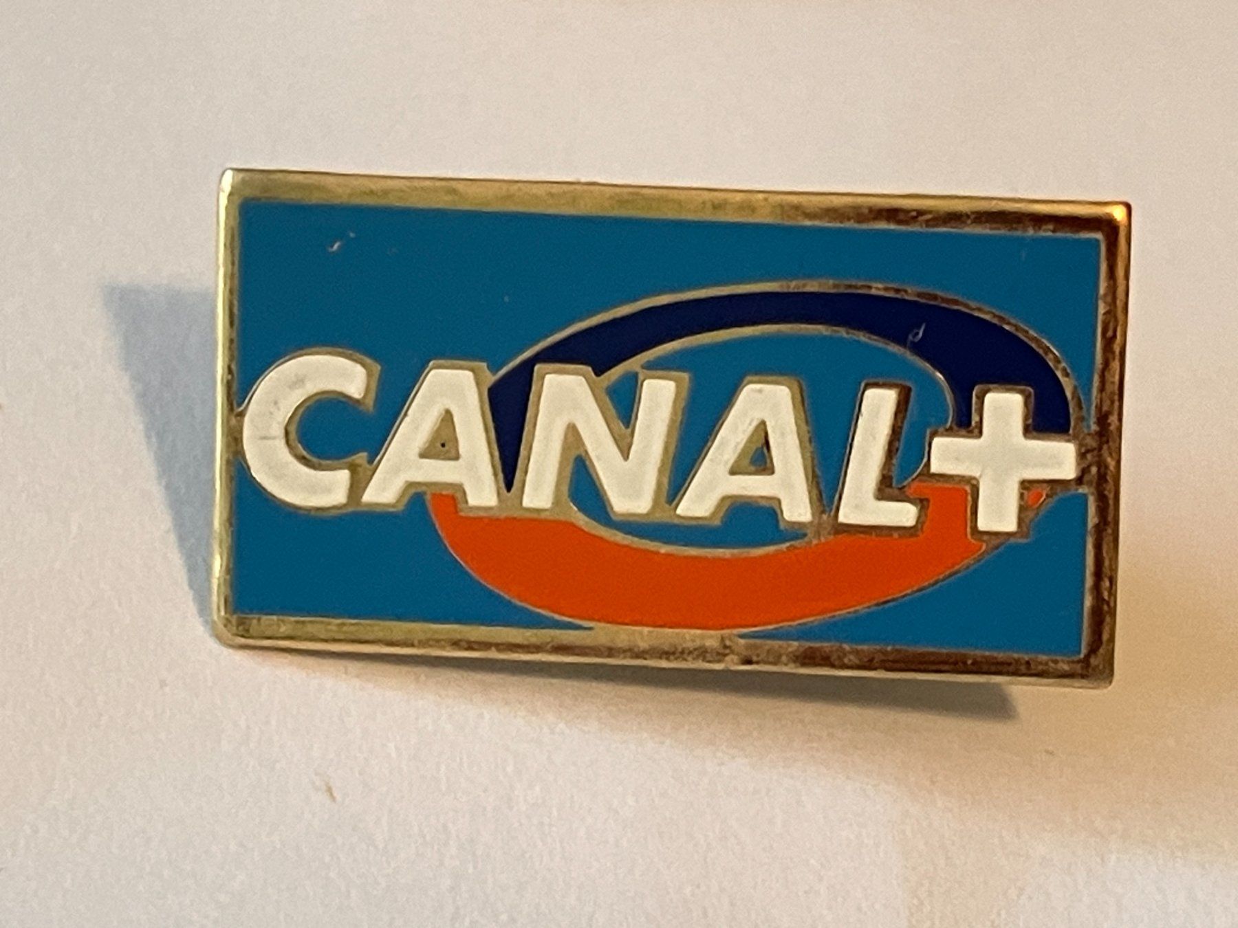 Placchette & Badge: 1 Pin Canal+ – Usato da Basel venduto da djwwpp