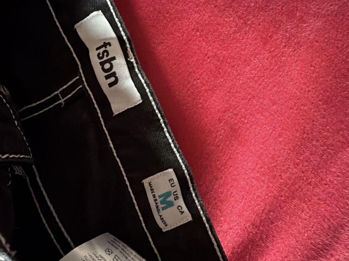 Pantaloni: schwarze Jeans in Grösse M – Nuovo (secondo la descrizione) da Möriken AG venduto da ke_jh6d 1