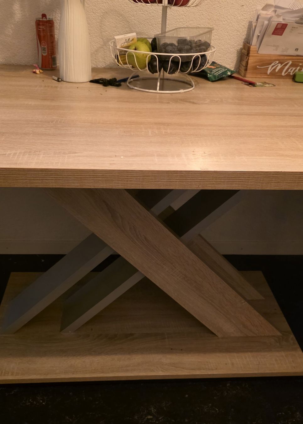 Tische: Esstisch Holzoptik mit Metallgestell – Gebraucht aus Muri AG von Damodeta 1
