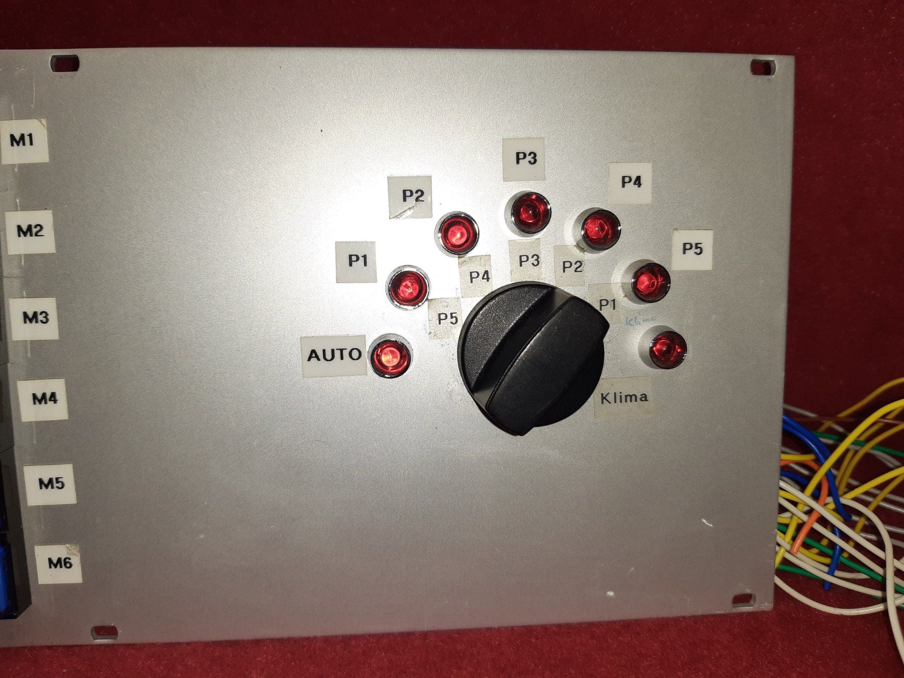 Interruttori: Frontpanel, Abdeckplatte von einem Gerät, Schalter LED's etc – Usato da Lohn-Ammannsegg venduto da Molch7 2
