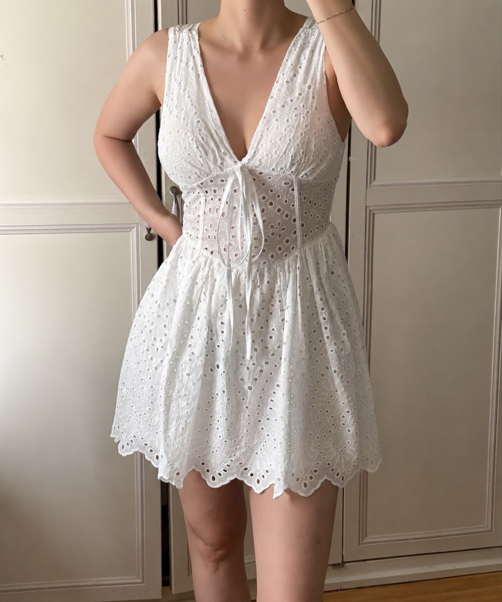 Vestiti: Summer White Eyelet Lace Mini Dress  – Usato da Winterthur venduto da reb_z7k7 1