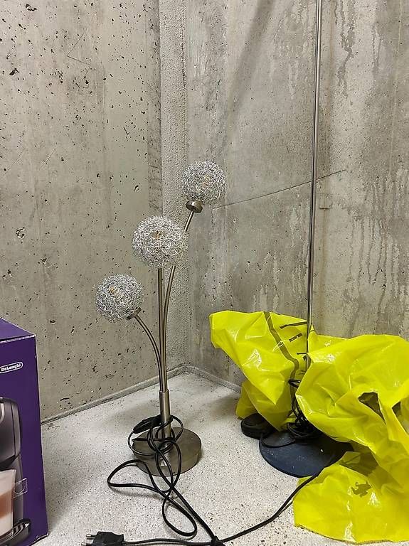 Lampes: Lampe de chevet moderne – D'occasion à Colombier VD par syl_5vdb