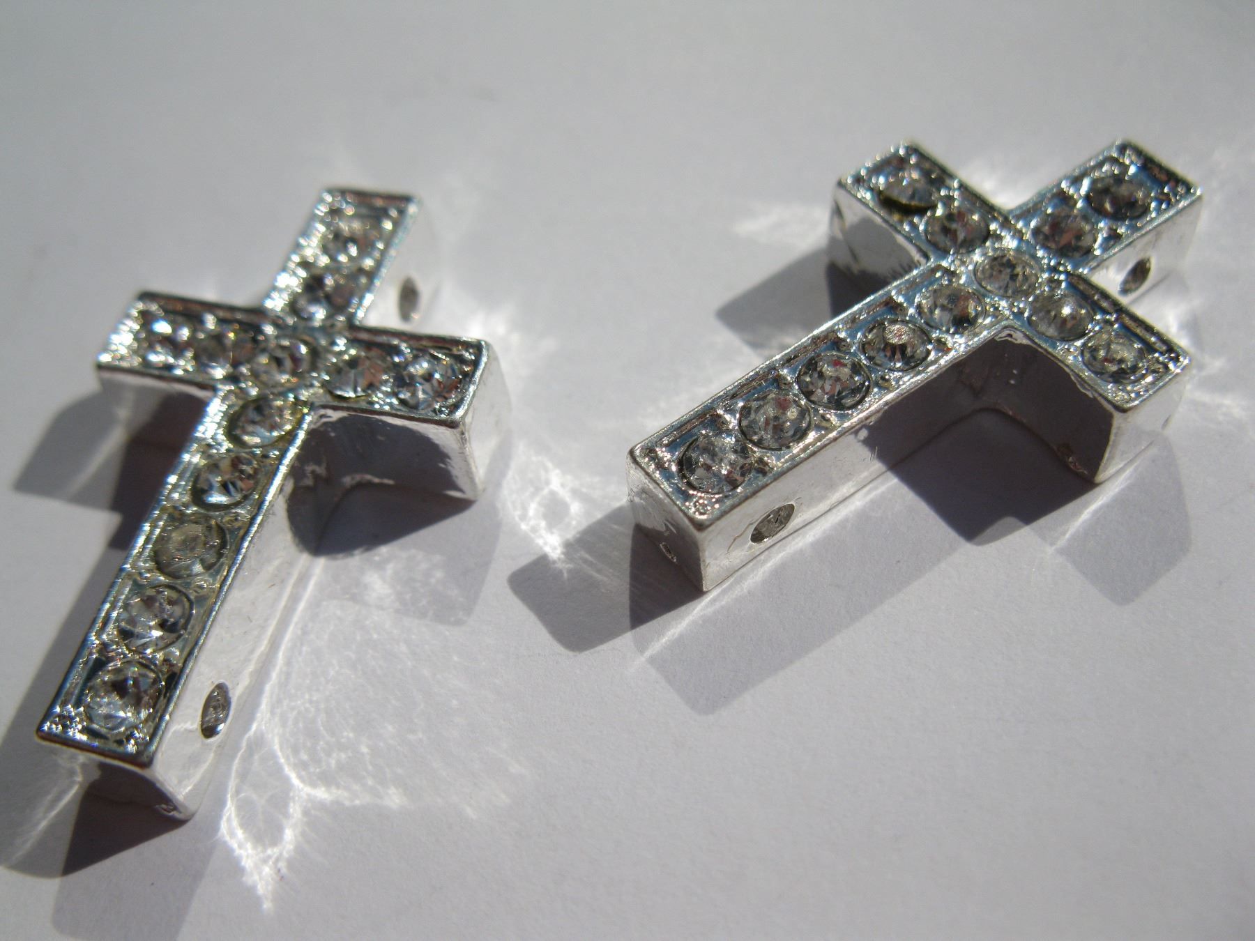 Perle (finte): Verbinder Kreuz versilbert mit Strass – Nuovo e nell'imballaggio originale da St. Margarethen TG venduto da LuanaKa