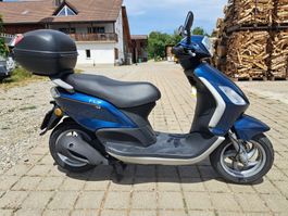 Piaggio FLY 125 Roller Scooter Lieferung möglich