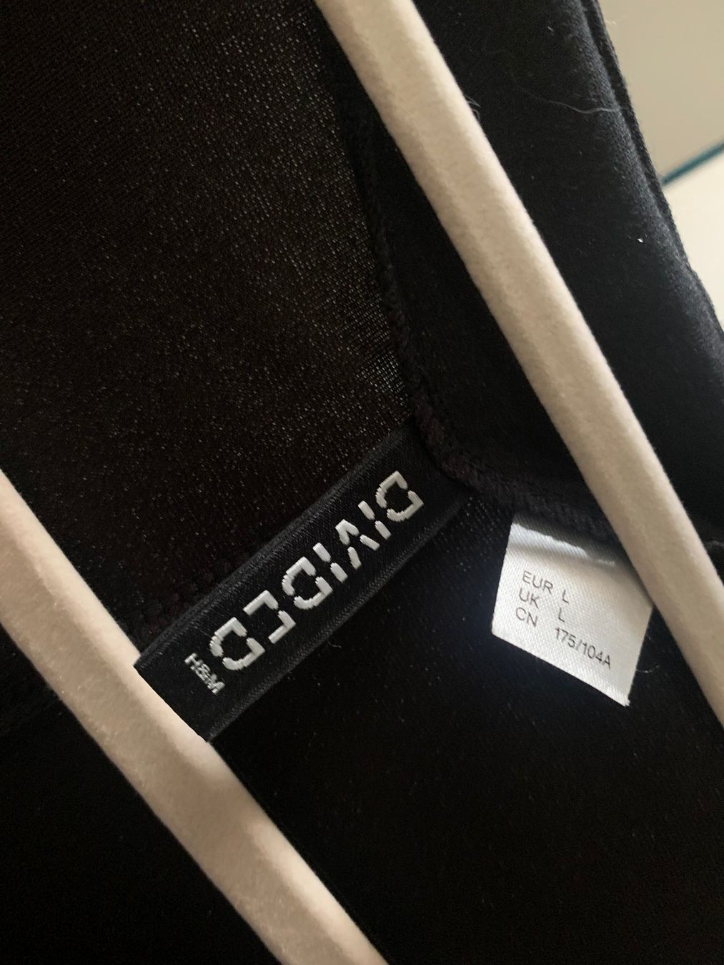 H&M Kleider: kurzes Samtkleid langarm schwarz L – Gebraucht aus St. Gallen von Miousch 5
