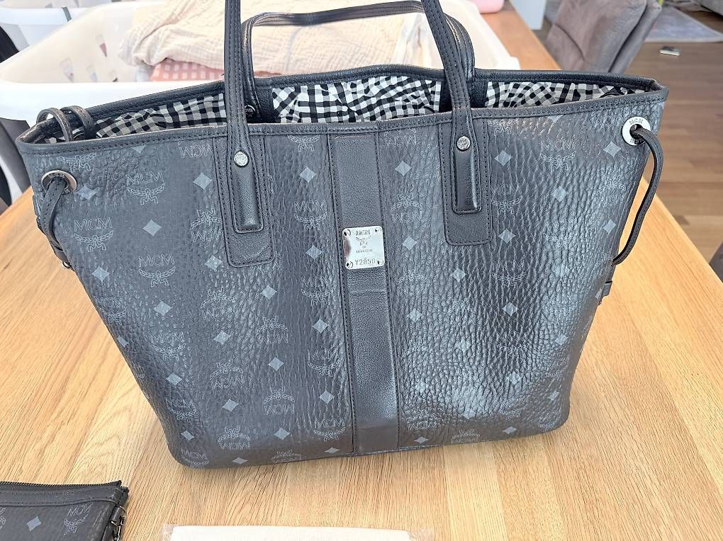 Borse da donna: MCM Wendeshopper + Clutch – Usato da Langenthal venduto da AliceAmmann
