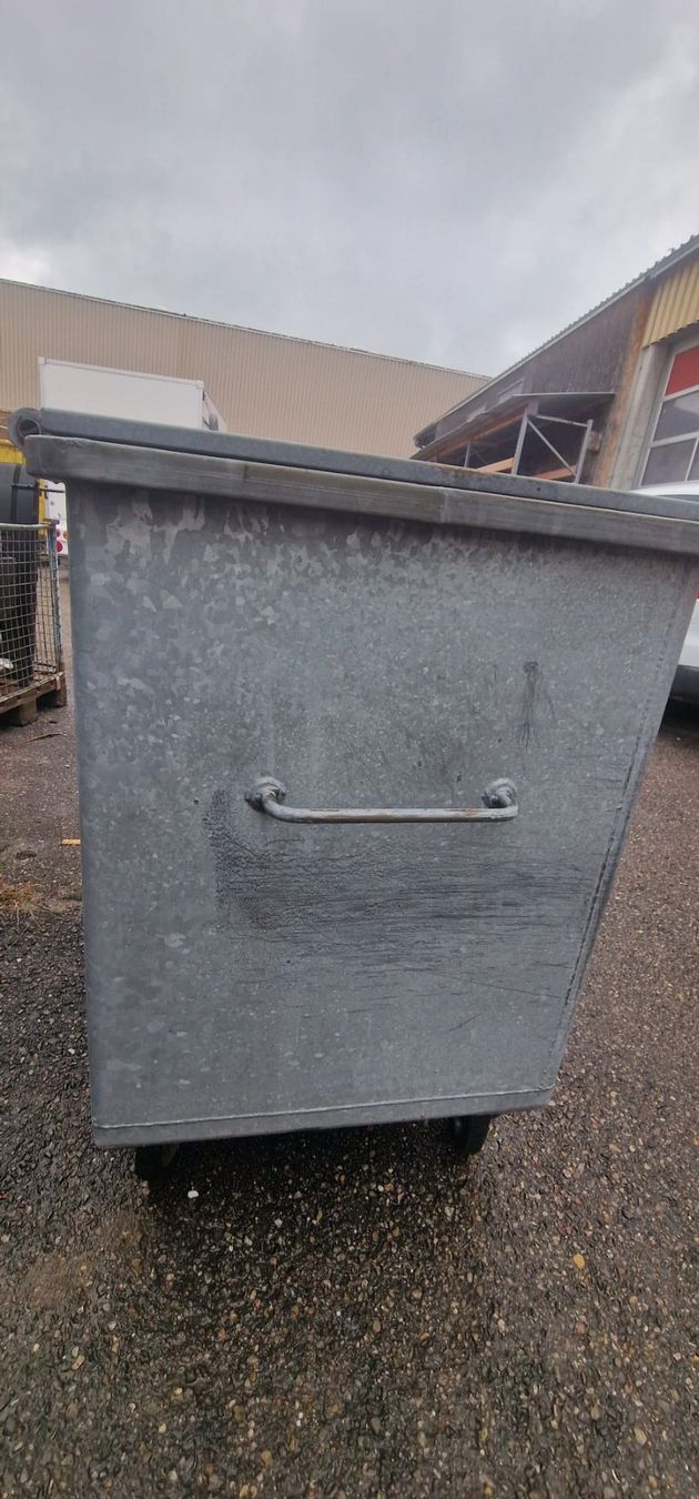 Banconi: Abfall Container verzinkt, 750 Liter Nr. 5 – Usato da Flawil venduto da 1343525 2