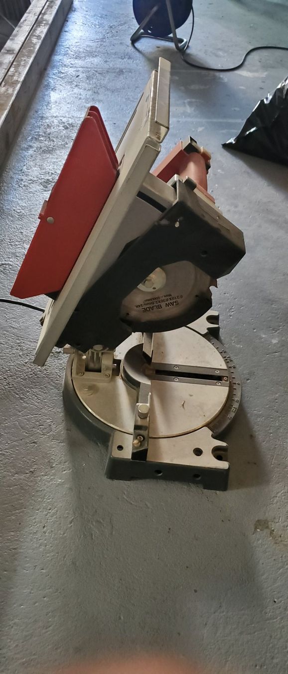 Sägen: Kappsäge Gehrungssäge MATRIX 1200-210 funktionstüchtig – Gebraucht aus Hunzenschwil von Fluz 7