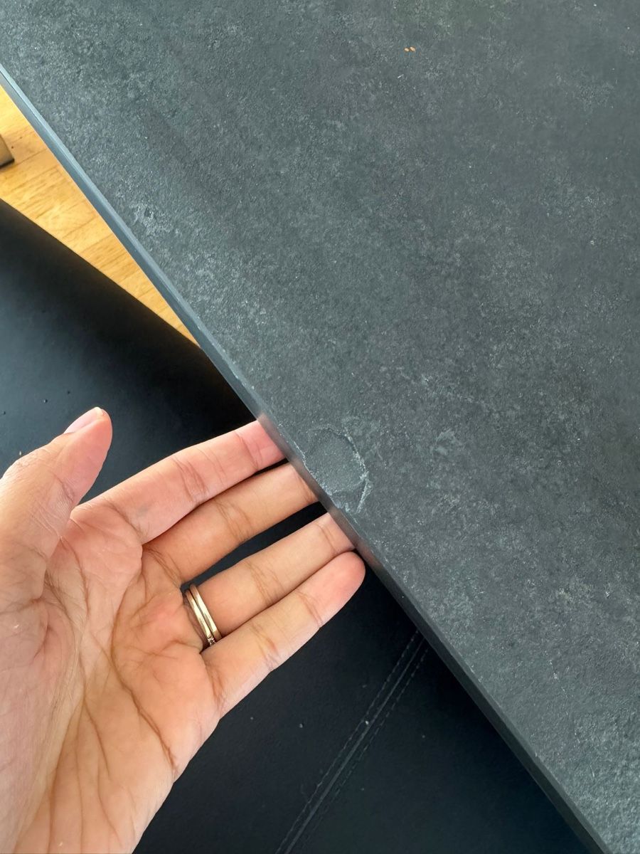 Tavoli: Sleek Dark Ceramic Dining Table — Seating Included for FREE – Usato da Menzingen venduto da bou_55xq 3