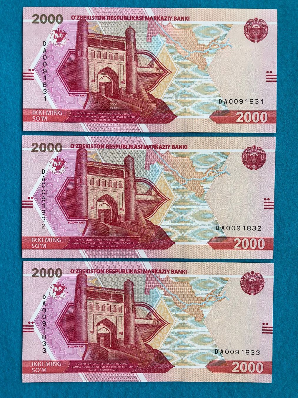 Billets de banque: Usbekistan - 3 x 2000 SO'M - UNC – Neuf avec emballage d'origine à Pfäffikon SZ par Sieben77 1