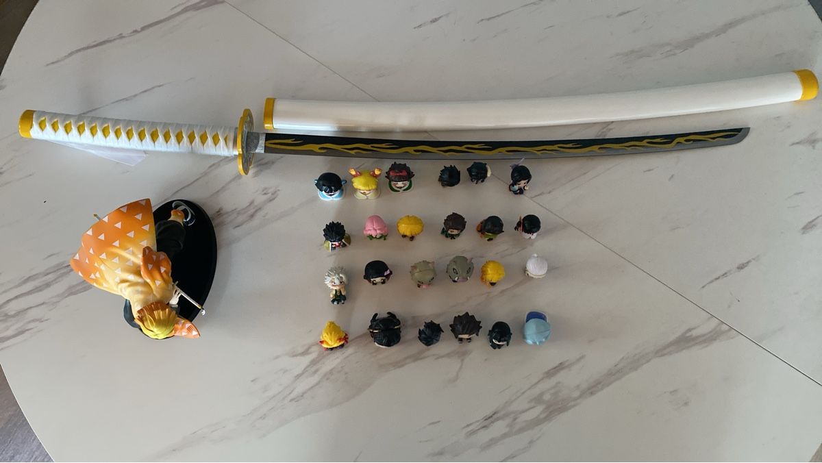Alle Dekorationen: Demon Slayer Figurines and Katana – Gebraucht aus Bennau von L_Scho