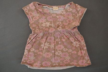 Schmuckes Blumen-T-Shirt, Gr. 98