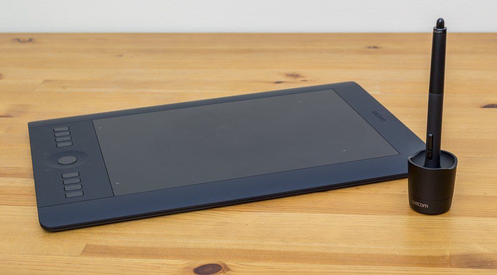 Wacom Tablet PC: WACOM Intuos Pro M Grafiktablett PTH-651 für Win oder Mac – Usato da Bern venduto da Garagesale3000