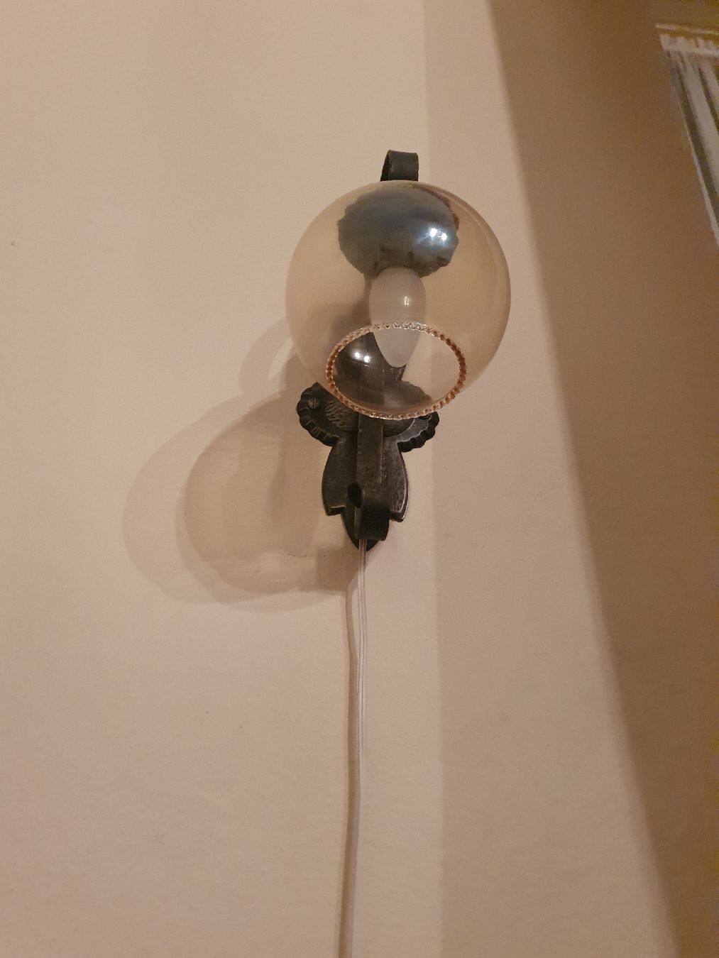 Lampade: Lampada da comodino in ferro battuto – Usato da Vernate venduto da nma_77kf 3