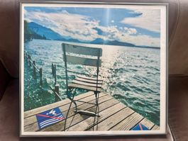 Farbfotografie 'Stuhl auf dem Steg – Badi Seelicken, Zug'