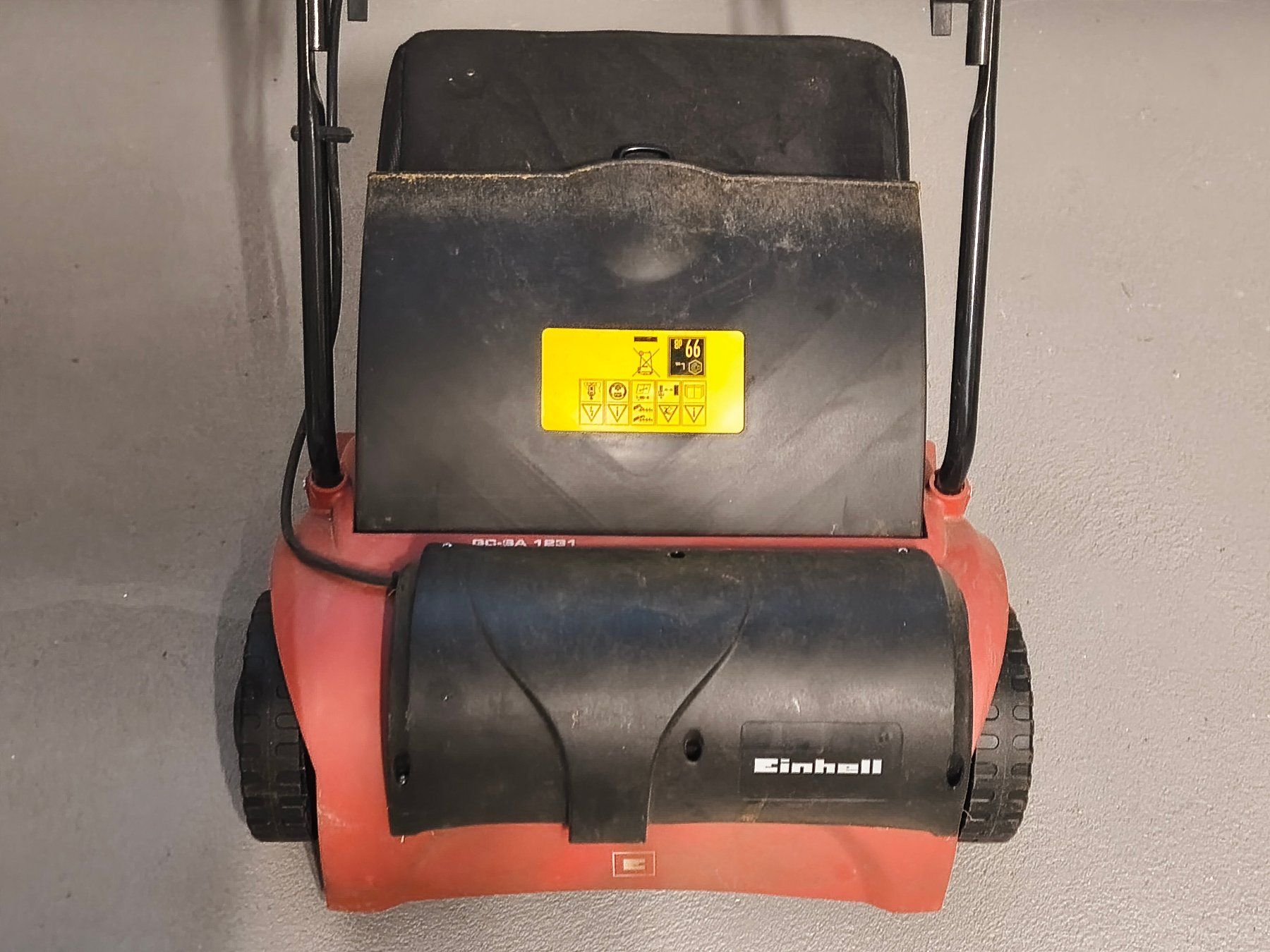 Einhell Appareils de traitement du sol: Vertikutierer / Rasenlüfter EInhell GC-SA 1231 – D'occasion à Jegenstorf par Juchlistock 3