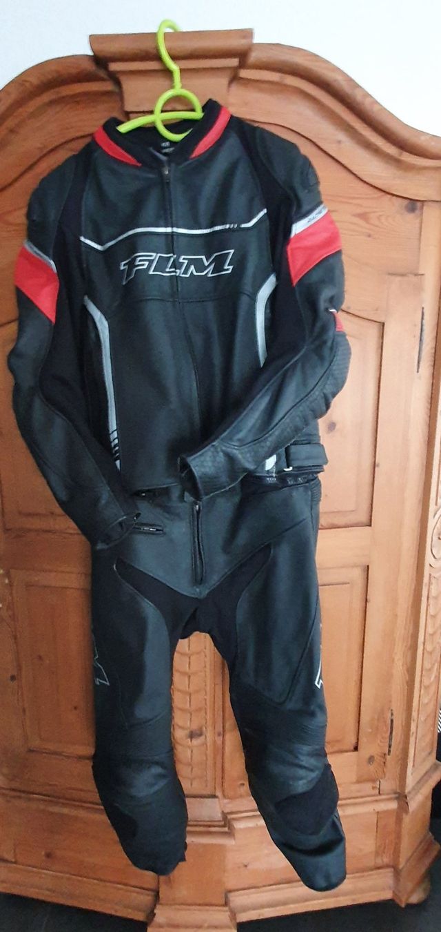 Completi: SCHNÄPPCHEN: Motorrad Lederjacke & -hose Marke FLM – Usato da Wangs venduto da Seppi62