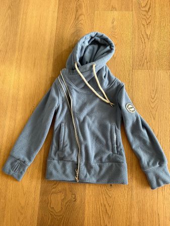 Warme Faserpelz Jacke in Gr. 128, eng geschnitten