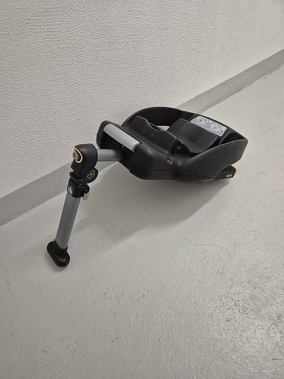Sièges auto: Maxi Cosi EasyFix Autositzbassis – D'occasion à Aarburg par Vagos