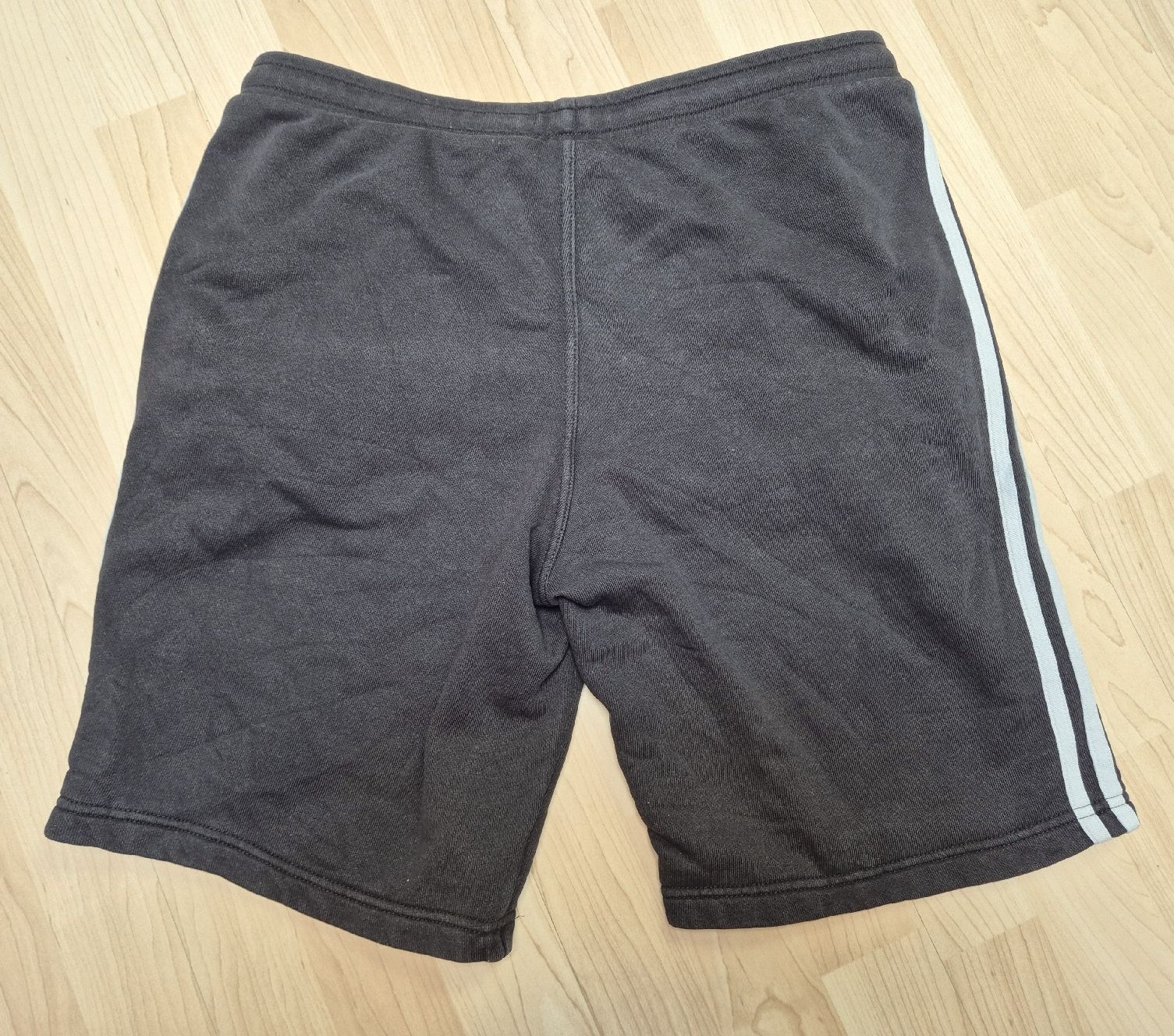 Adidas Pantaloni: Adidas Adicolor Trainingsshort Herren Grösse M – Usato da St. Gallen venduto da CaliSunshine 1