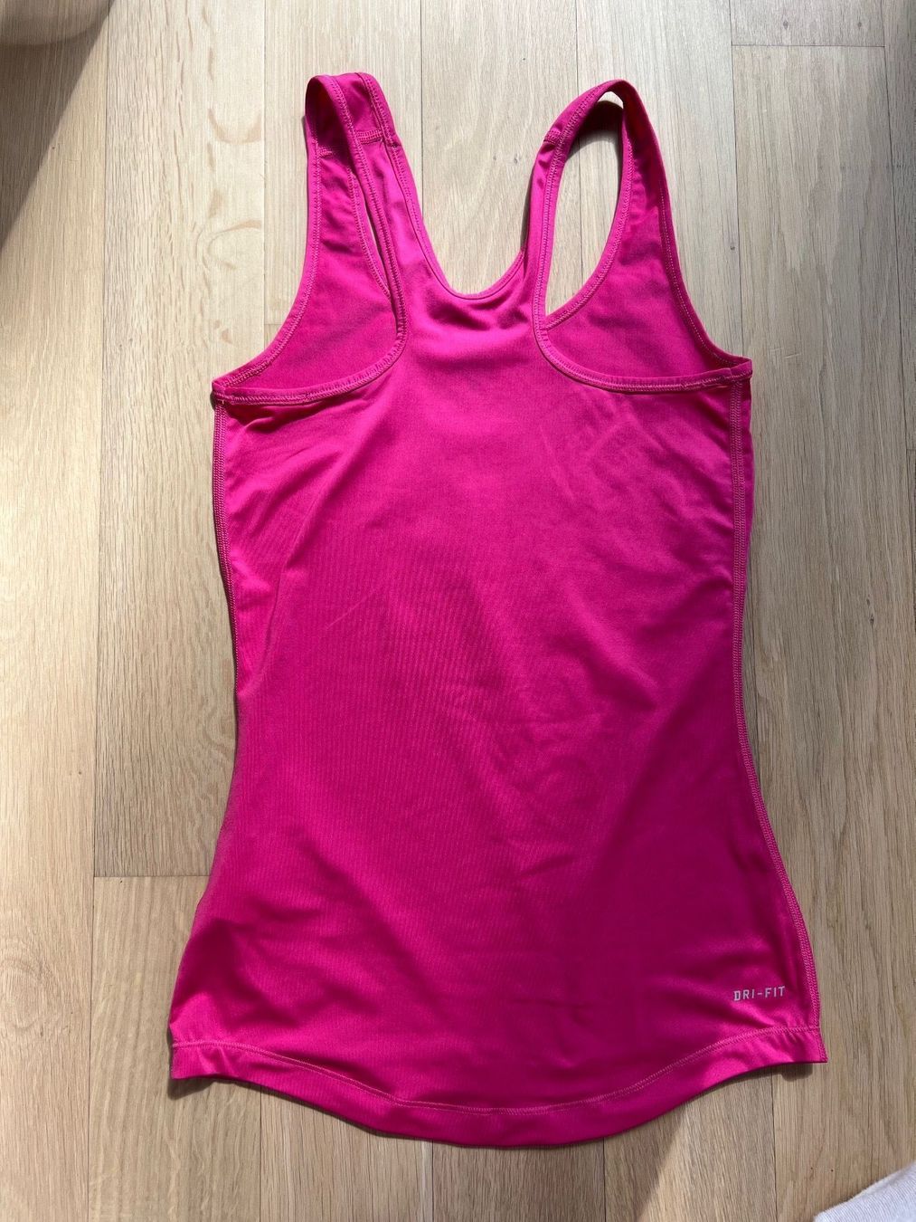 Nike Top: Nike Pro Top Pink – Usato da Dübendorf venduto da fadrinli 1