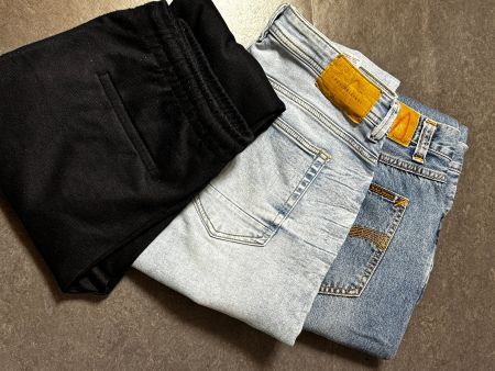 2x Jeans, Hosen W32  L30, gratis dazu 1x Hose schwarz