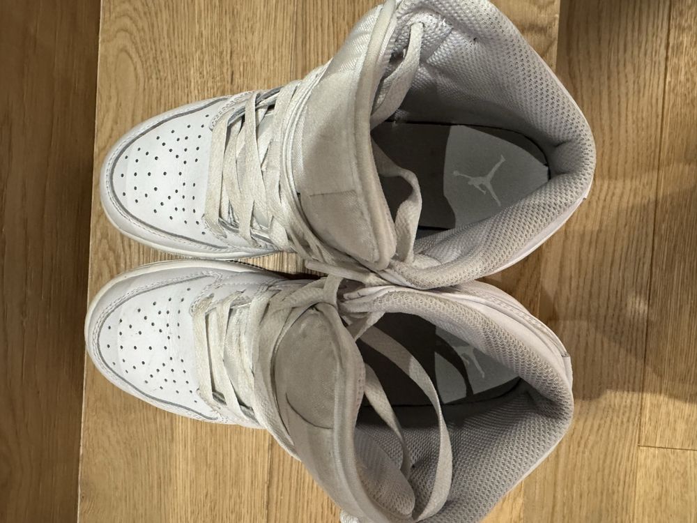 Jordan Chaussures hommes: Kinderschuhe Nike Jordan Air 1 Gr. 35.5 – D'occasion à Ennetbaden par Katiusia 4