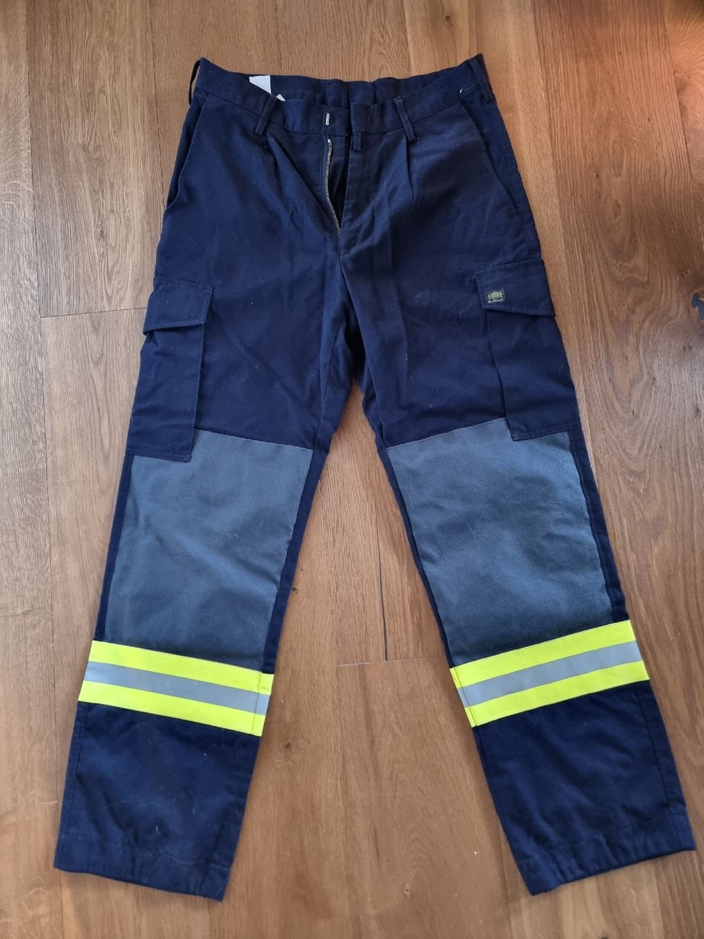 Uniformi: Robuste Arbeitshose, Grösse 48, Feuerwehr Hose – Nuovo (secondo la descrizione) da Ballwil venduto da 11866