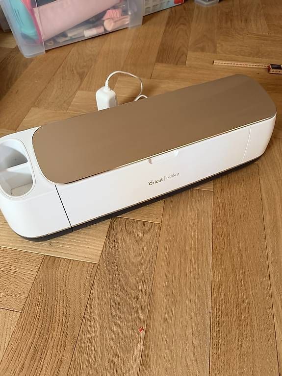Kits de loisir créatif: Cricut Maker  – D'occasion à Roggwil TG par est_r5x7