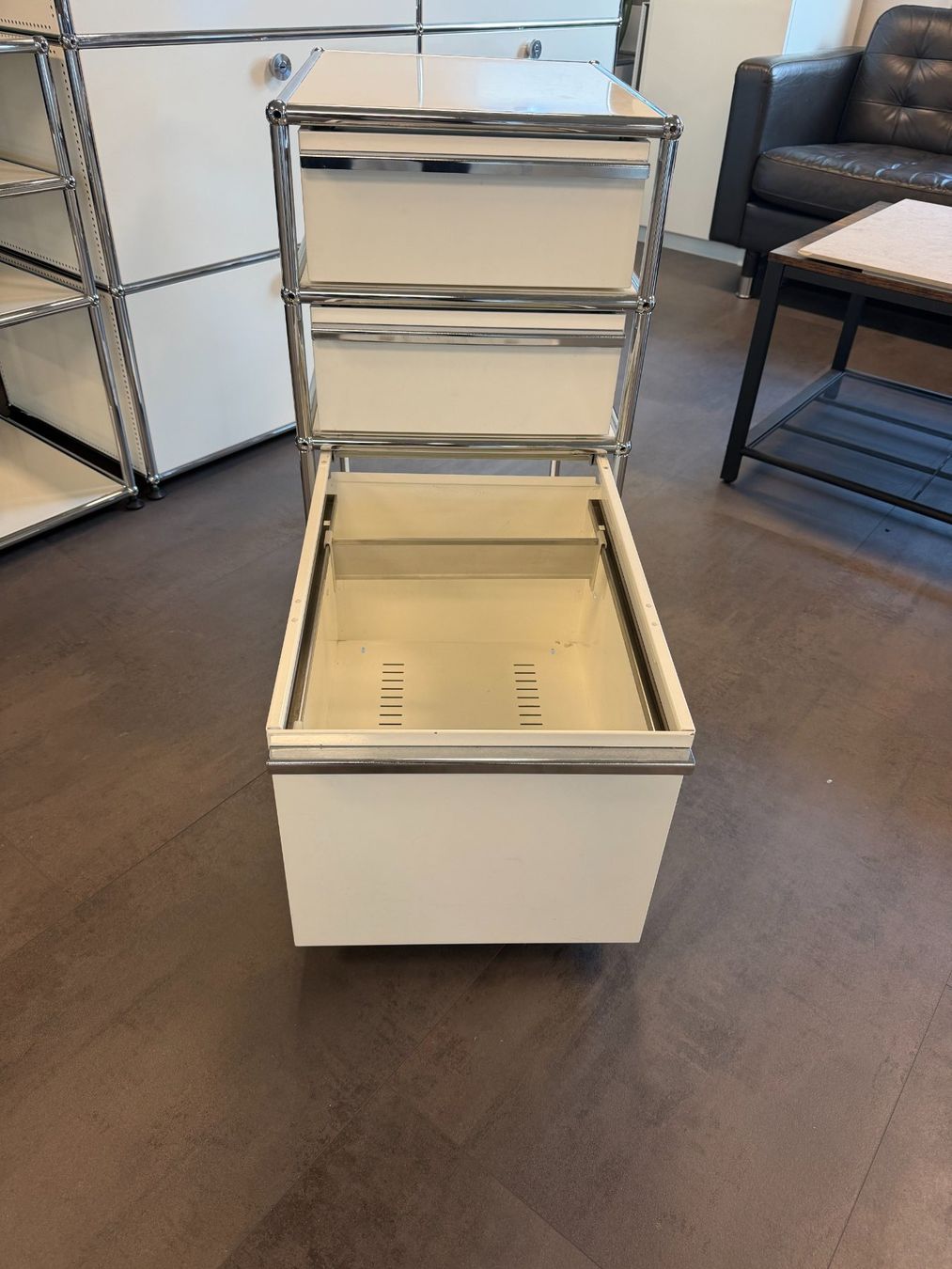 USM Banconi: USM Korpus weiss – Usato da Ermatingen venduto da csc_7g5v 2