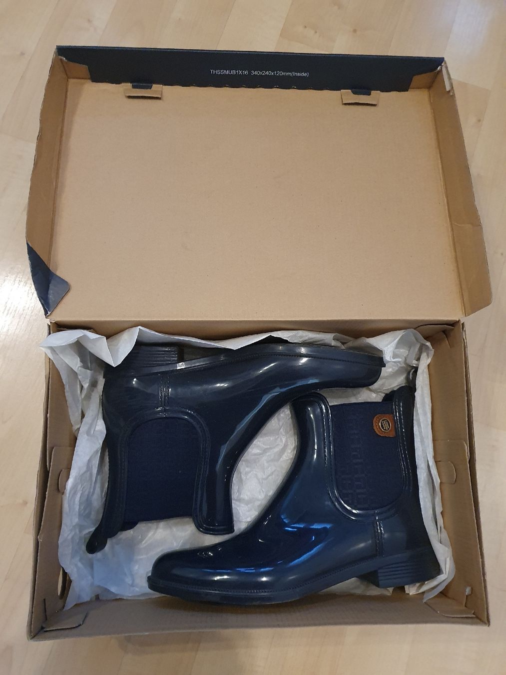 Tommy Hilfiger Damenschuhe: Tommy Hilfiger Gummistiefel Grösse 39 – Neu (gemäss Beschreibung) aus Wettingen von __Dom__ 1