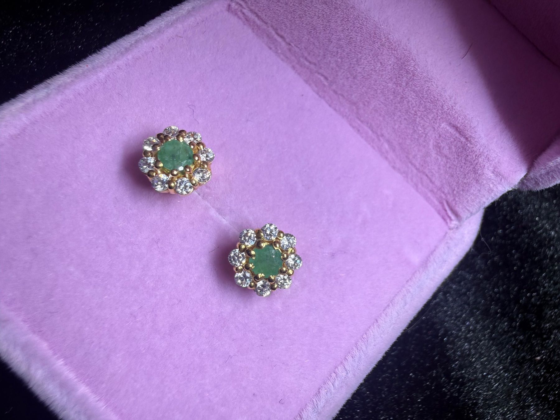 Orecchini pendenti & Orecchini a lobo: Boucles d’oreilles Petite Fleur Émeraude – Nuovo e nell'imballaggio originale da St-Maurice venduto da Sandrinette123 1