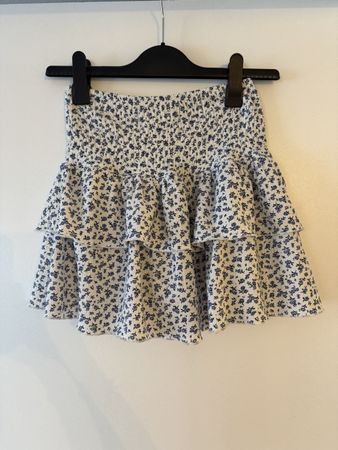 Jupe fille Zara avec short 