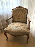 Antiker Armsessel im Louis-XV-Stil