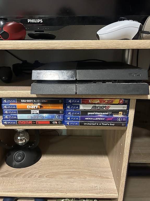 Sony Console: PS4 + jeux + 4 manettes – Usato da Bulle venduto da mkg_n9kw
