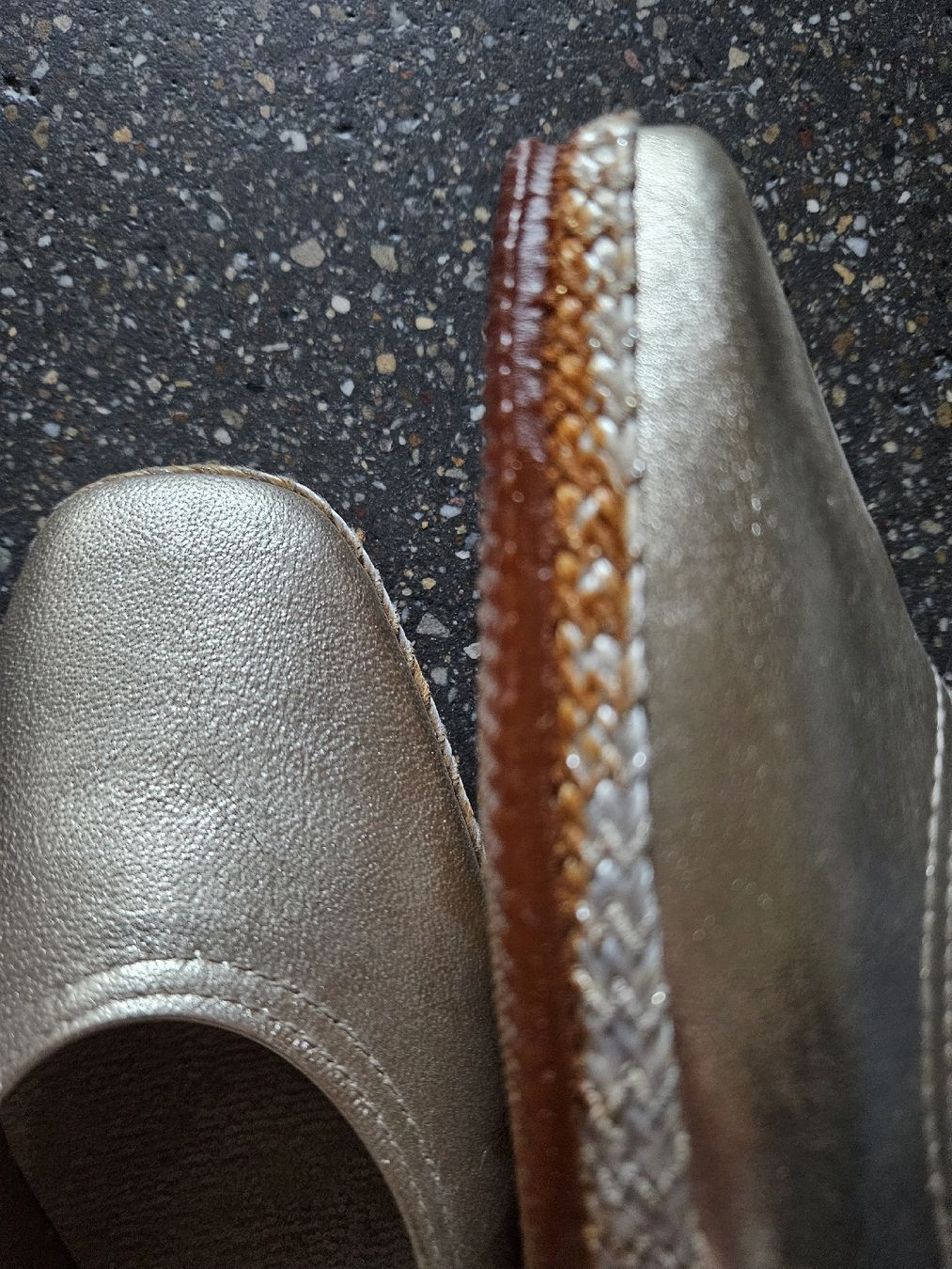 Scarpe da donna: Damenschuhe Gold Grösse 38 Keilabsatz  – Nuovo (secondo la descrizione) da Anwil venduto da tamoos 4