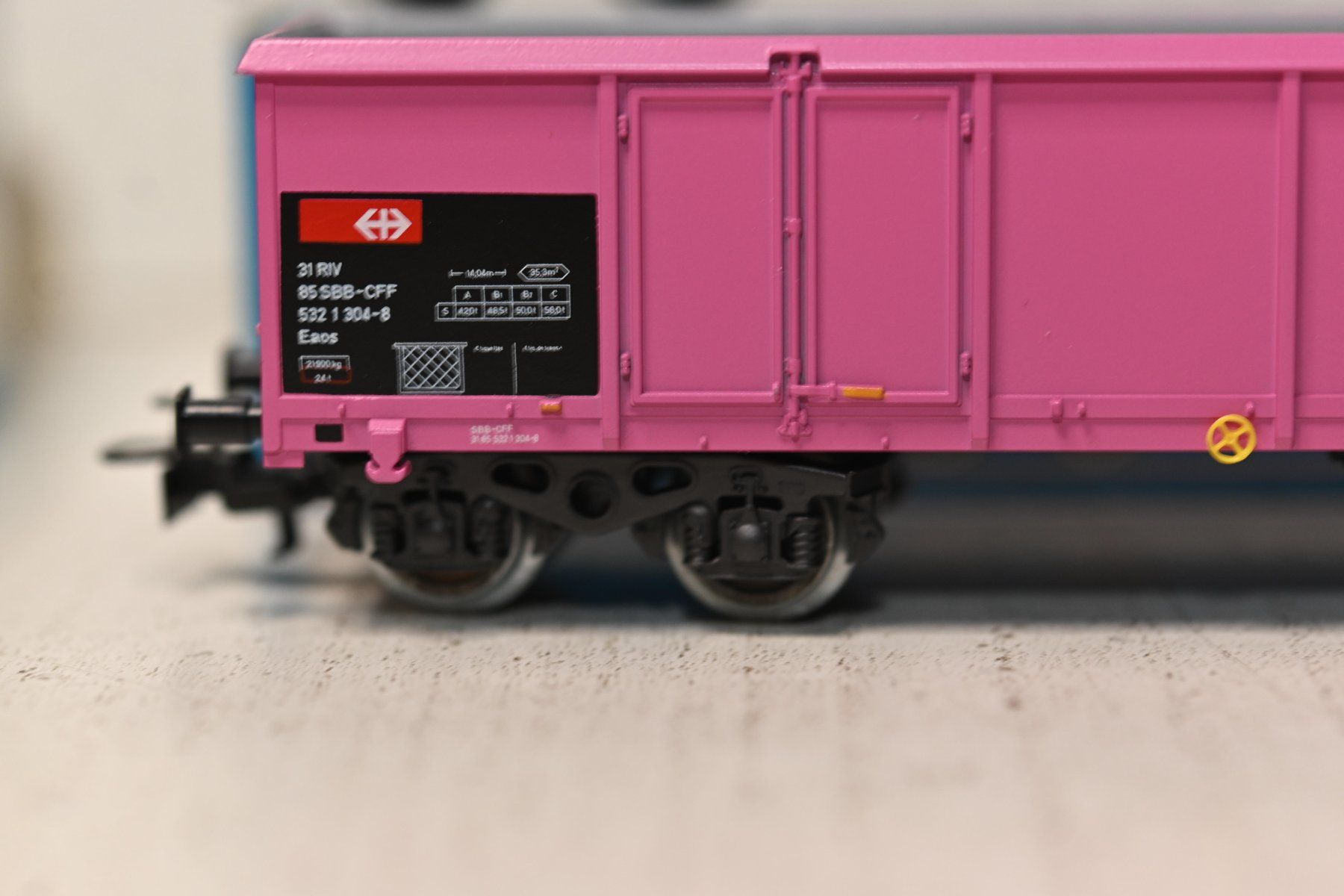 Märklin Modellini di ferrovie: Marklin H0/AC  2 Eaos  SBB Grau/Pink mit OVP – Usato da Laupen ZH venduto da Zmoewe 1