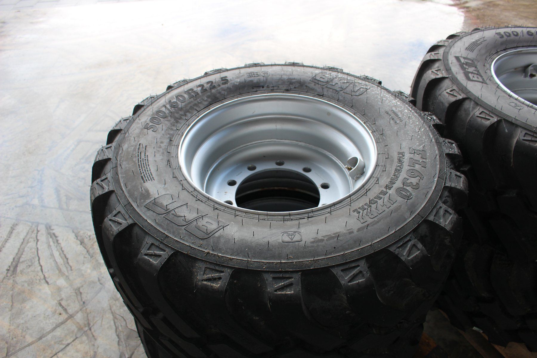 Pneumatici & Ruote complete: Kompletträder 500/60 R22.5 BKT – Nuovo (secondo la descrizione) da Hüswil venduto da AgrotechnikZulliger 2