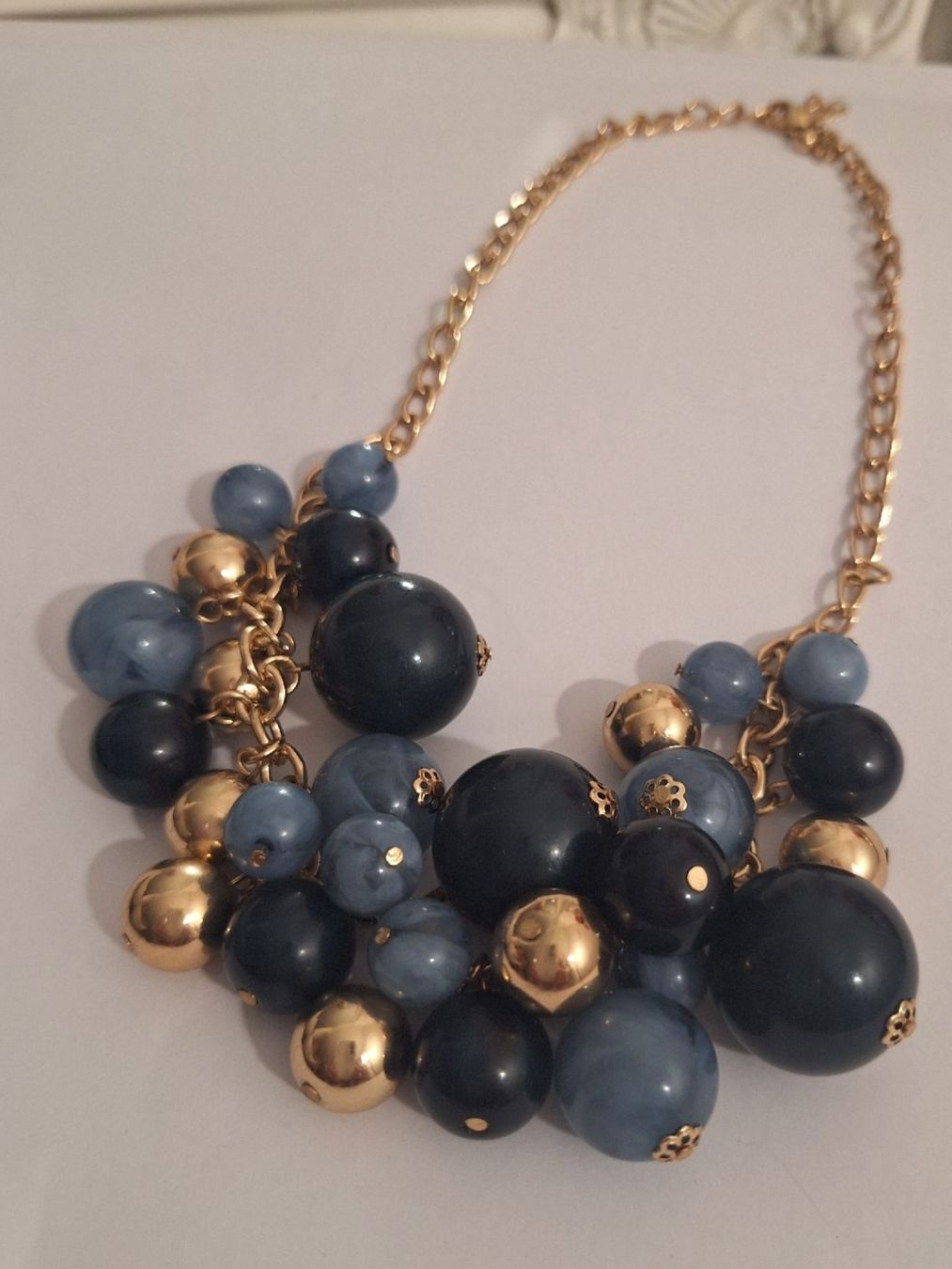 Catenine: Vintage Kette mit gefassten Blau Tonigen Kugeln – Usato da Kerzers venduto da ExpressoTerreno