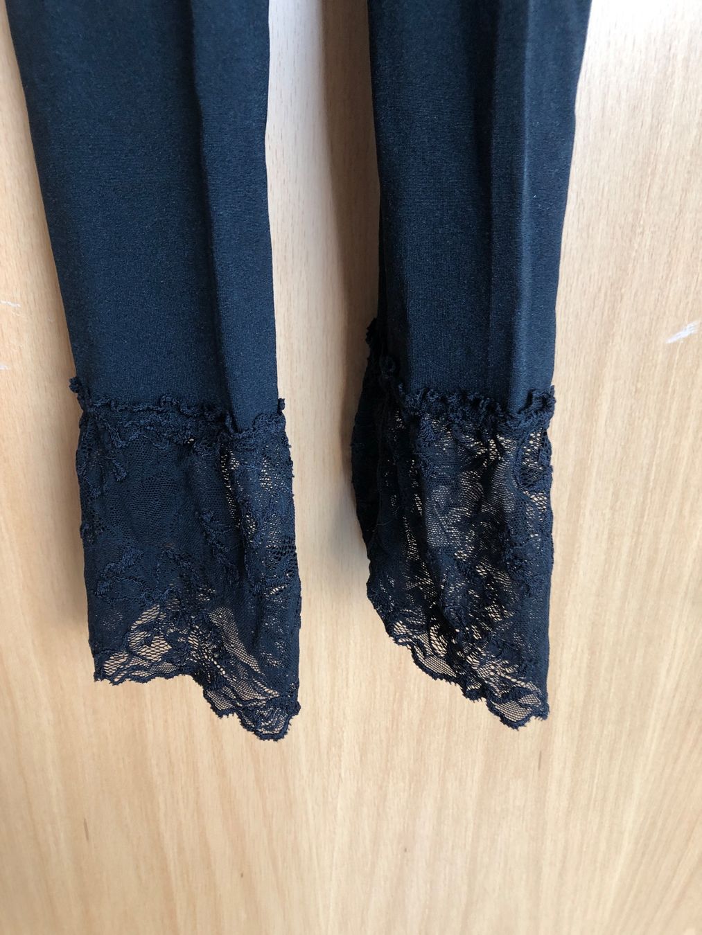 Wolford Leggings: Schwarze Leggings mit Spitze, Grösse S – Nuovo (secondo la descrizione) da Arlesheim venduto da leyRum4.5 1