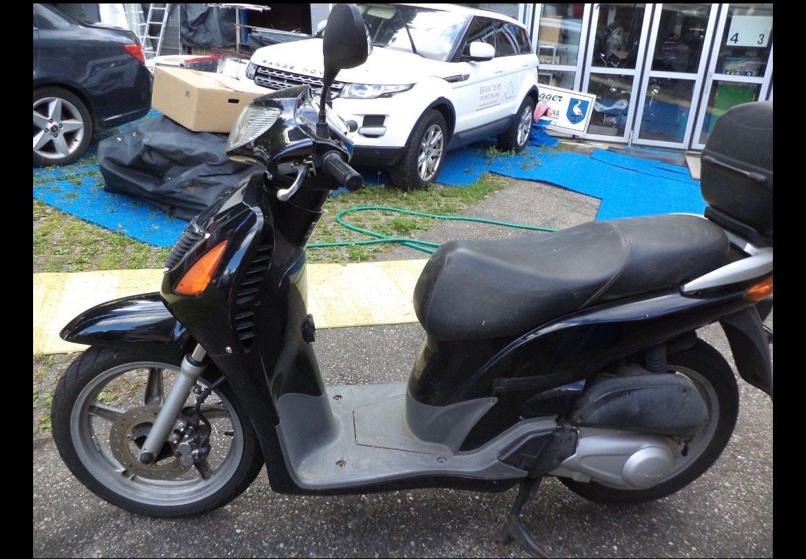 Honda Scooter: Honda SH125 JG. 2003 Roller – Usato da Zürich venduto da leo_t9sr 6