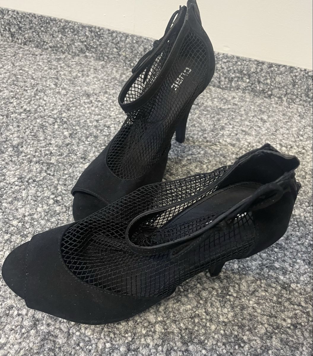 Scarpe da donna: Pumps mit Netzstoff Marke CUBE schwarz Grösse 40 neu – Nuovo (secondo la descrizione) da Au ZH venduto da Jaggy4 2