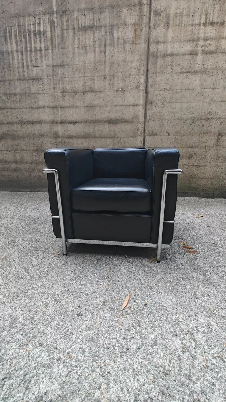 Poltrone: Corbusier LC2  Sessel Replikat Schwarz – Usato da Attikon venduto da VintageSaleTeam