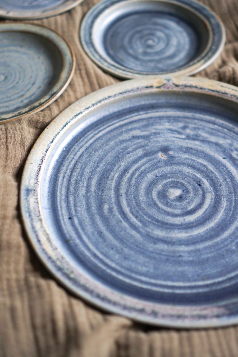 Piatti: Handgemachte glasierte Teller, Set aus 4 Stk. Blau – Usato da Brugg AG venduto da Wavey 1