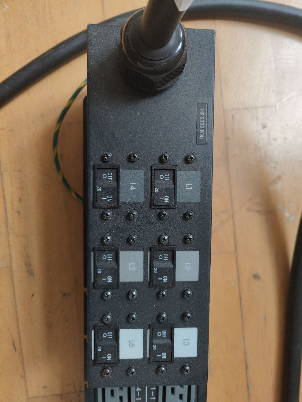 Hewlett Packard Componenti elettronici: HP S332 PDU 22KW 400V / 32A – Usato da Luzern venduto da Djadm 1