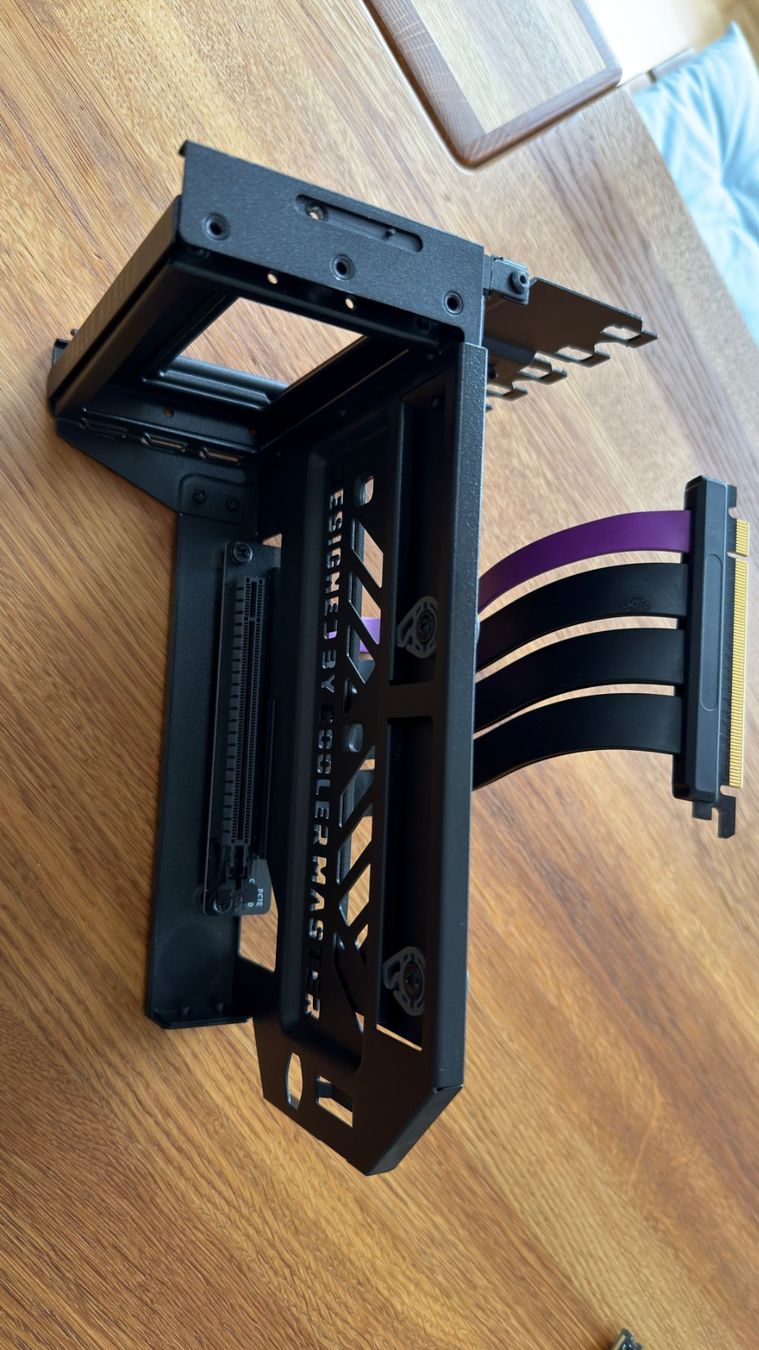 Schede grafiche: Cooler Master Vertical GPU Holder Kit V3 | PCIe 4.0 Riser | – Usato da Ruswil venduto da Padrino13